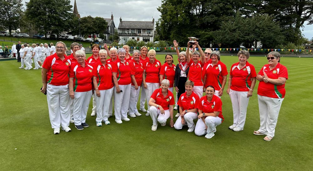 NIWPGL Junior Ladies Team 2024 with Nan McBride MBE